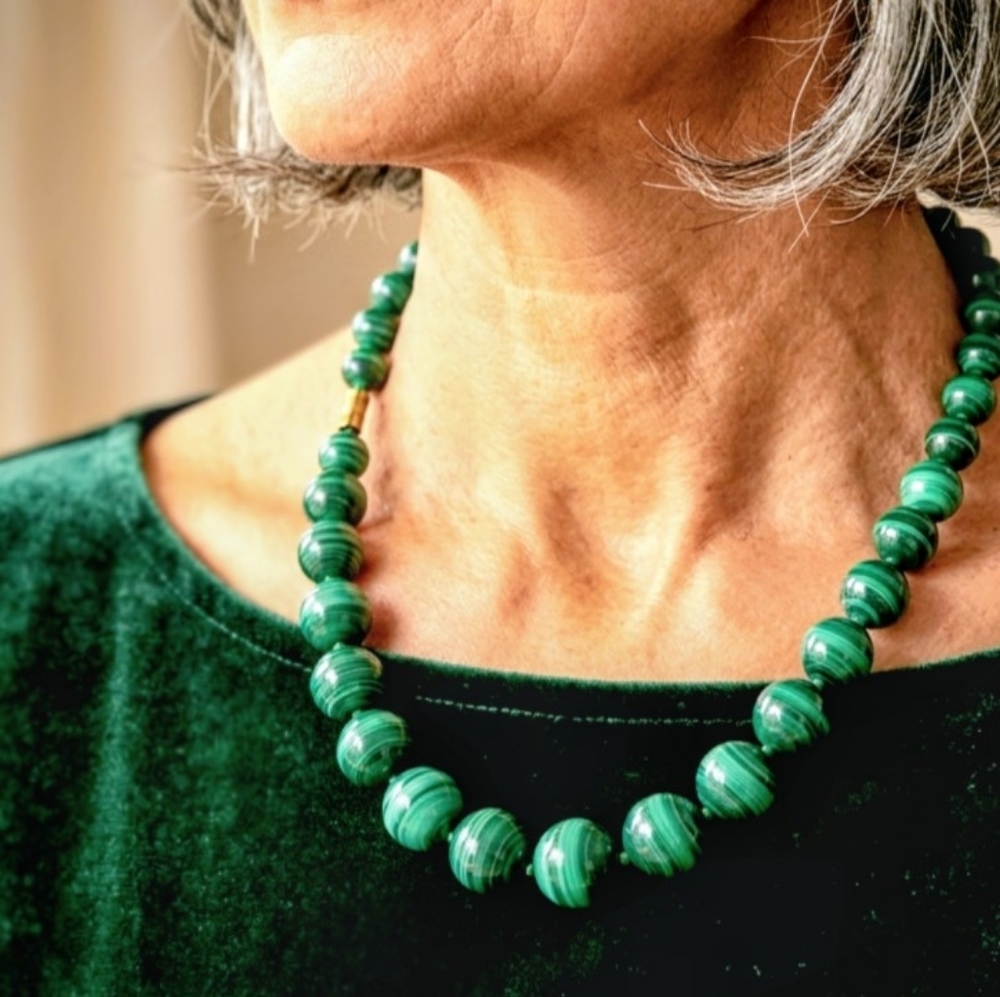 Classic Green Malachite Graduated  Bead Necklace - Elegant Women’s Jewelry 21"